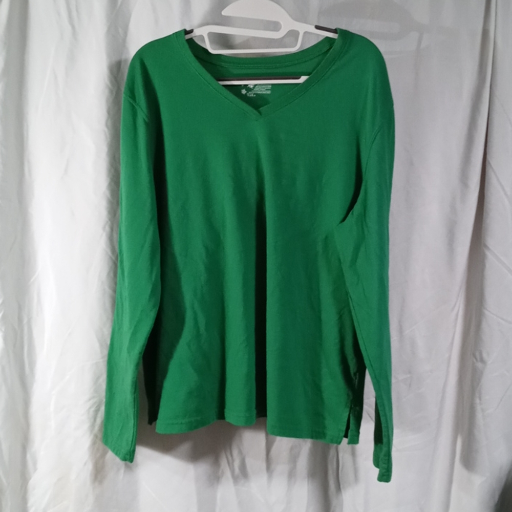 Green long sleeve tee